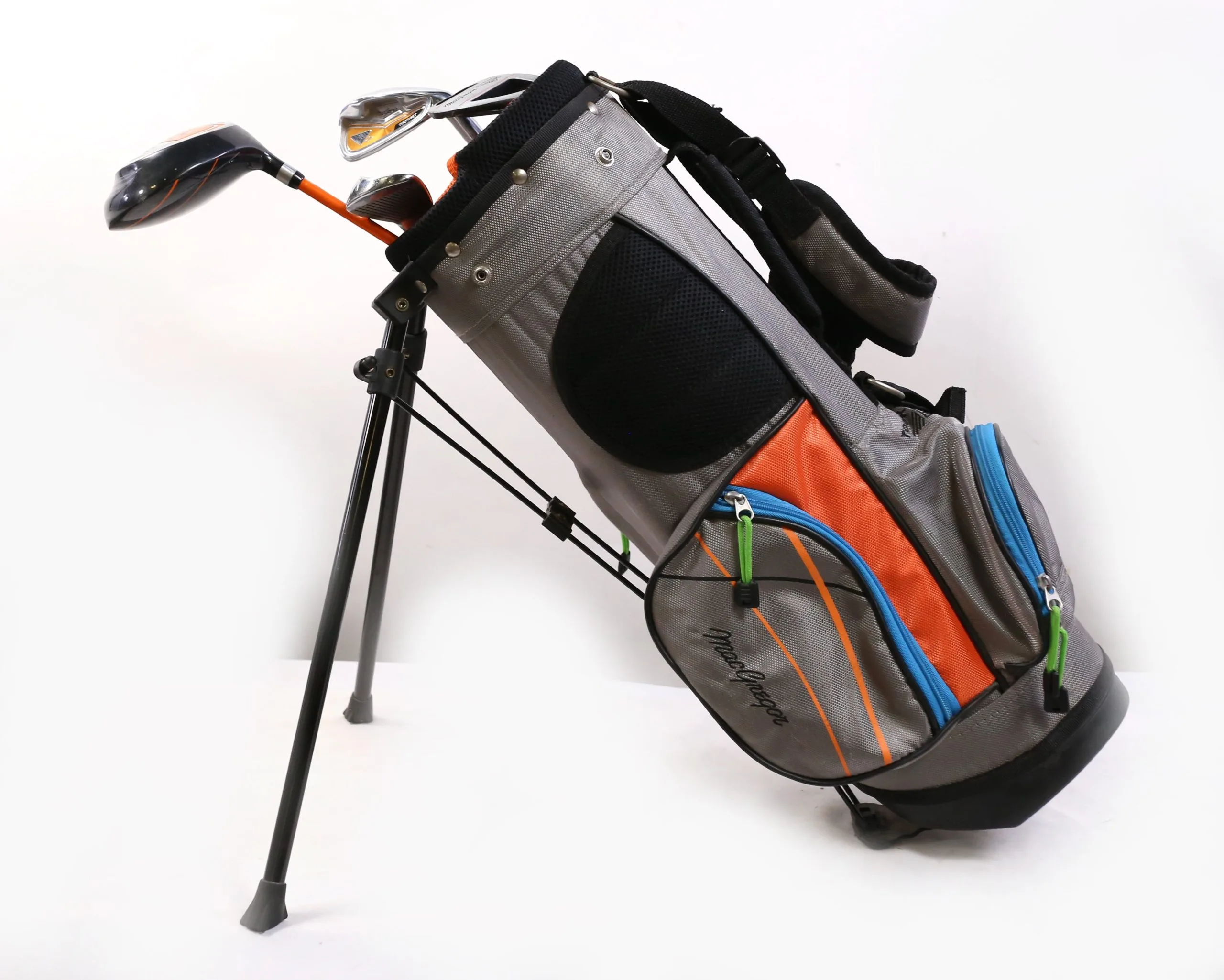 MacGregor 1W, 7, W, Putter RH Kids Club Set W/ Bag 2 MacGregor 1W, 7, W, Putter RH Kids Club Set W/ Bag