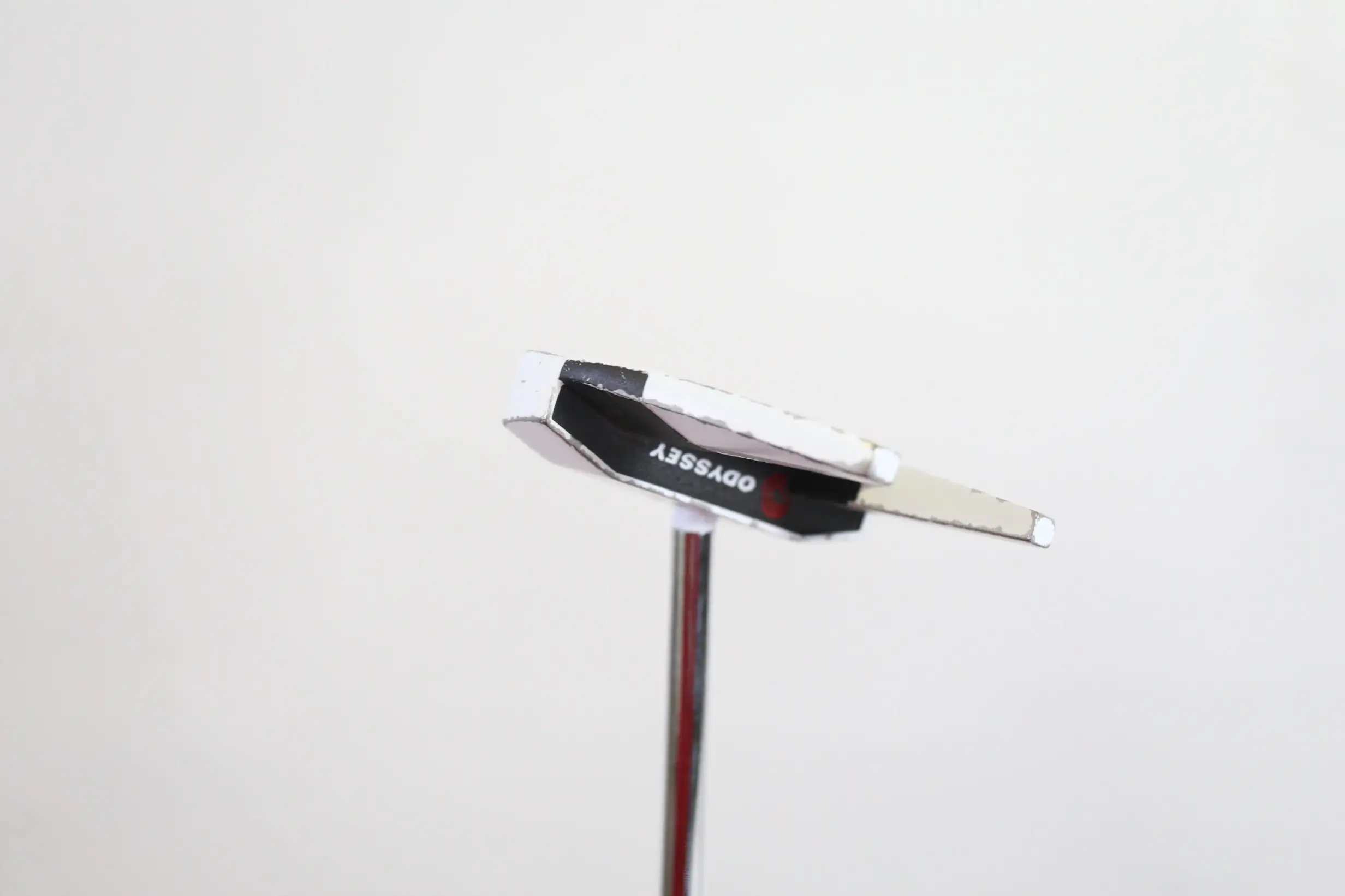 Odyssey Versa #7CS White Putter RH 35 In TaylorMade Steel Shaft 6 Odyssey Versa #7CS White Putter RH 35 In TaylorMade Steel Shaft - Image 4