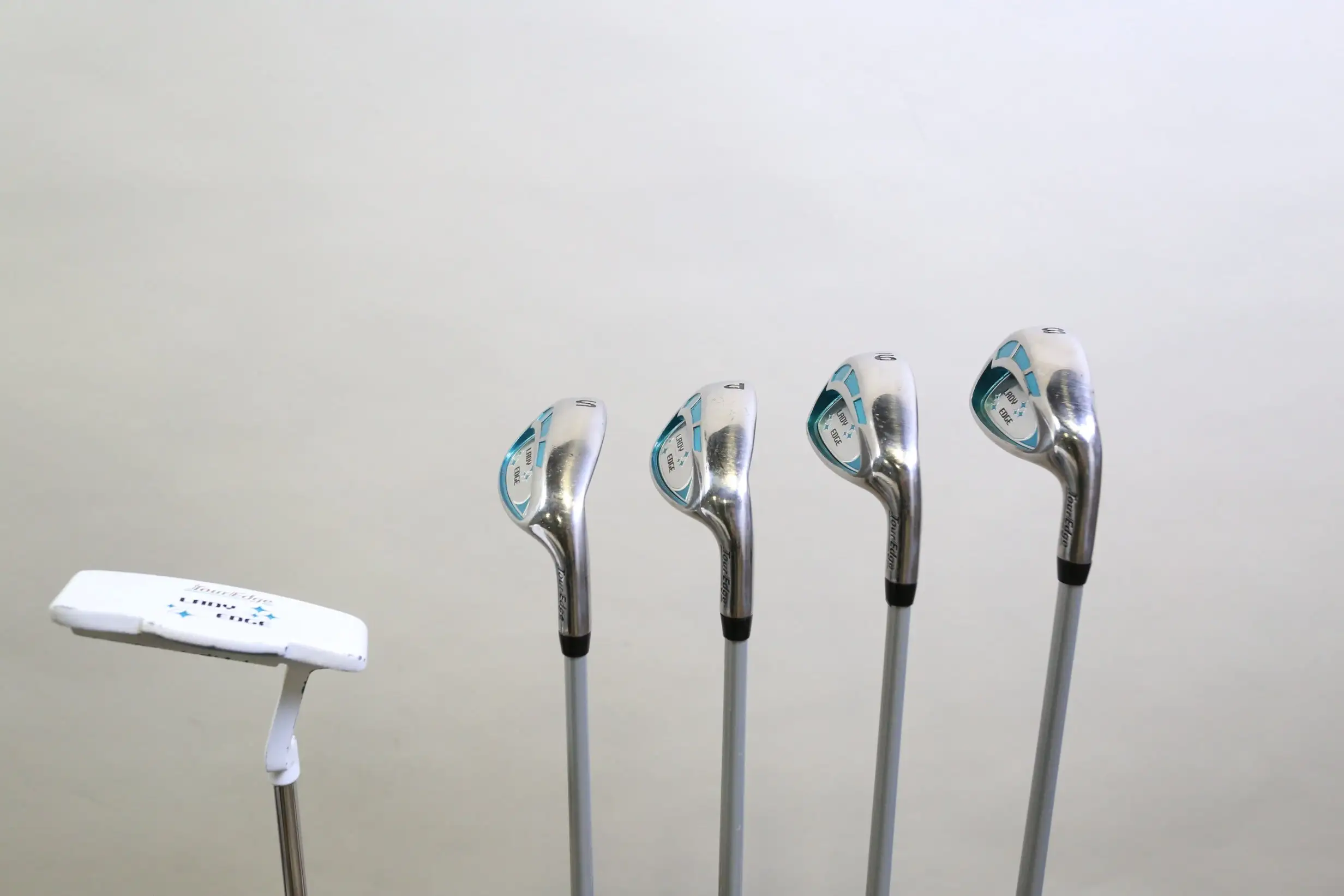 Tour Edge Lady Edge 8-PW, SW, Putter Club Set RH -0.25 In Graphite Ladies Flex 6 Tour Edge Lady Edge 8-PW, SW, Putter Club Set RH -0.25 In Graphite Ladies Flex - Image 4