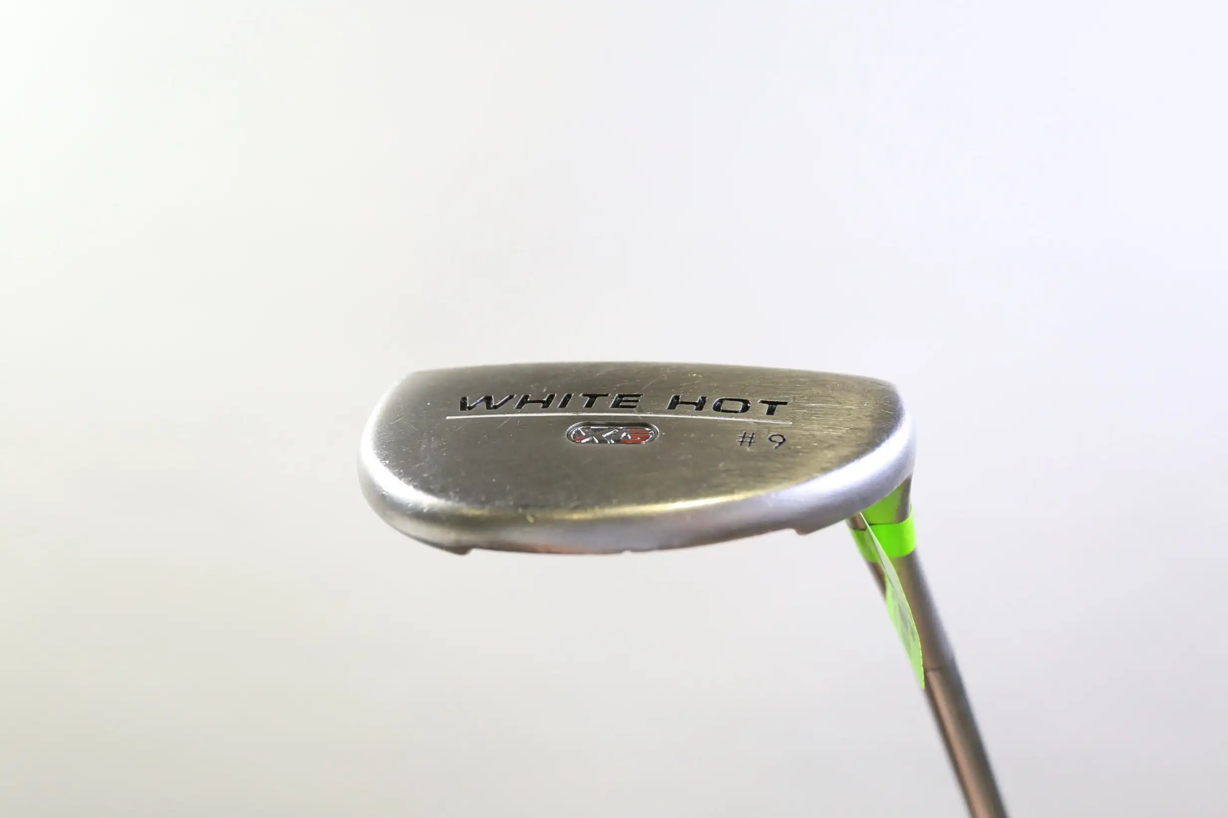 Odyssey White Hot XG #9 Putter RH 33.25 In Steel Shaft Oncourse Grip Mid-Mallet 3 Odyssey White Hot XG #9 Putter RH 33.25 In Steel Shaft Oncourse Grip Mid-Mallet