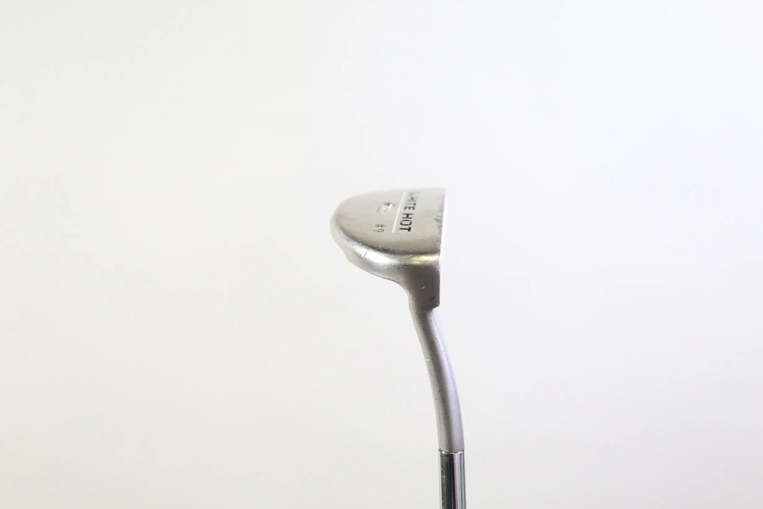 Odyssey White Hot XG #9 Putter RH 34.25 In Steel Shaft Karma Grip Mid-Mallet 4 Odyssey White Hot XG #9 Putter RH 34.25 In Steel Shaft Karma Grip Mid-Mallet - Image 2