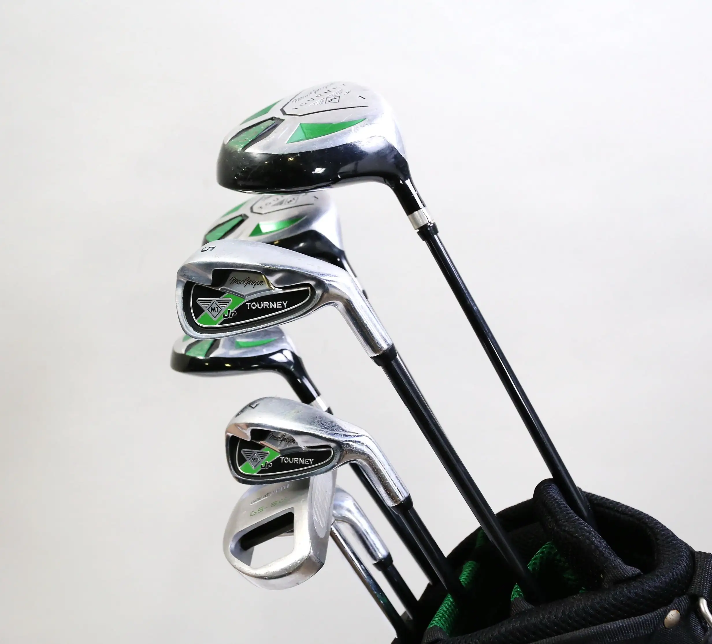 MacGregor Tourney MT JR 1W, 3W, 4h, 5, 7, PW, Putter Kids Set RH 61 In Height 5 MacGregor Tourney MT JR 1W, 3W, 4h, 5, 7, PW, Putter Kids Set RH 61 In Height - Image 3