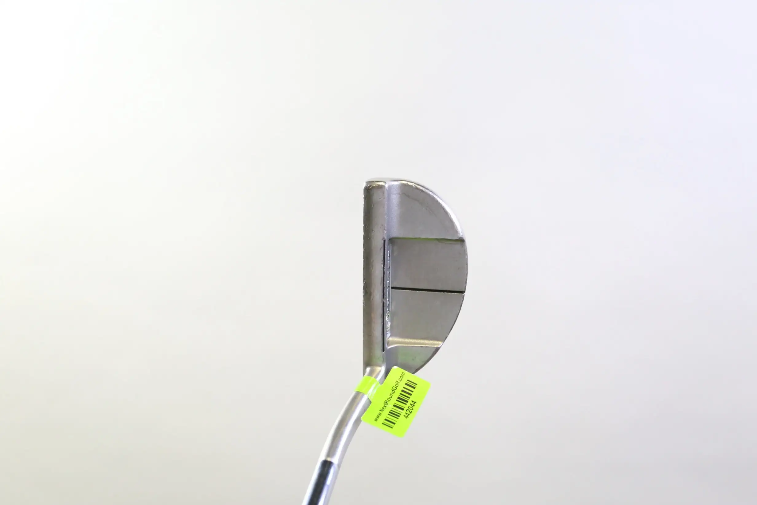 Odyssey White Hot XG #9 Putter RH 33.25 In Steel Shaft Oncourse Grip Mid-Mallet 8 Odyssey White Hot XG #9 Putter RH 33.25 In Steel Shaft Oncourse Grip Mid-Mallet - Image 6